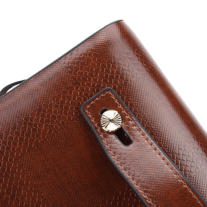 Clutch cầm tay 2 ngăn khóa màu nâu VOC18