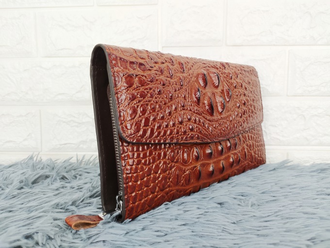 Clutch cầm tay vân cá sấu CT26-N 11 Clutch cầm tay vân cá sấu, nắp gập VOC71