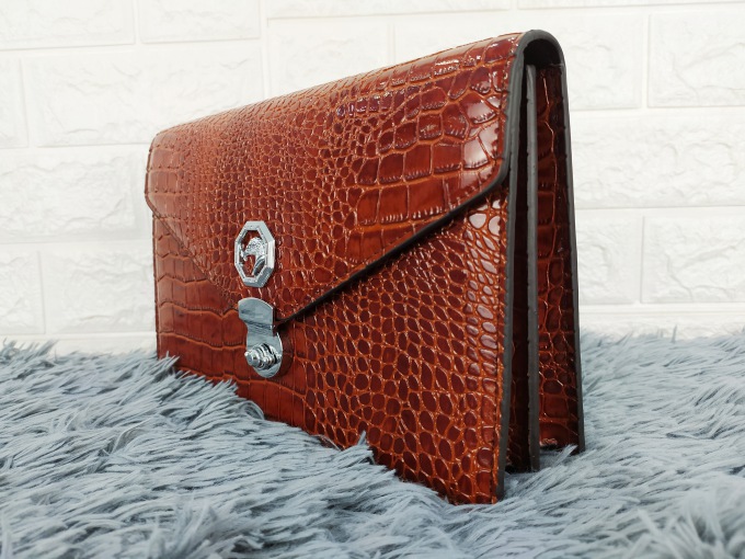 Clutch vân cá sấu khóa cài CT22-N 22 Clutch dáng dài vân cá sấu khóa cài VOC67