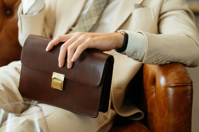 Clutch hình hộp vuông