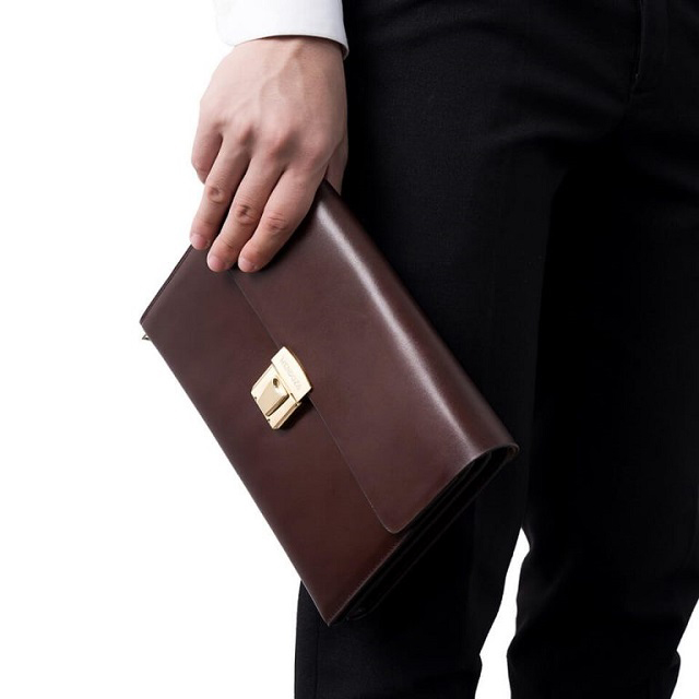 Sức hút của clutch nam với phái mạnh hiện đại