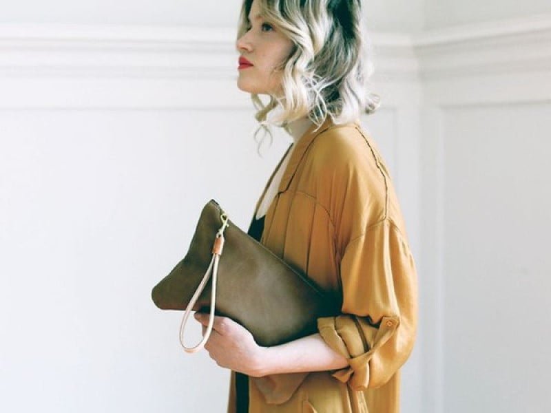Clutch Là Gì? Bạn nên sở hữu một chiếc túi hay Clutch?