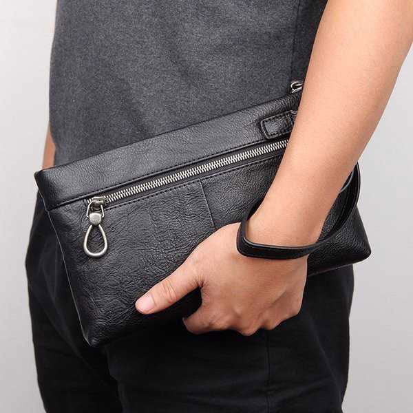 Cách cầm clutch cầm tay nam tính cho phái mạnh