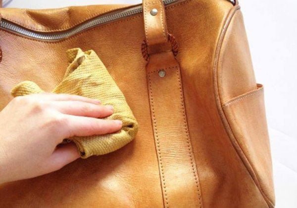Cách xử lý túi da bị xước tại nhà đẹp như mới 2 5 Cách xử lý túi da bị xước tại nhà đẹp như mới