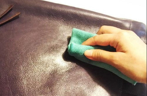 Cách xử lý túi da bị xước tại nhà đẹp như mới 10 5 Cách xử lý túi da bị xước tại nhà đẹp như mới
